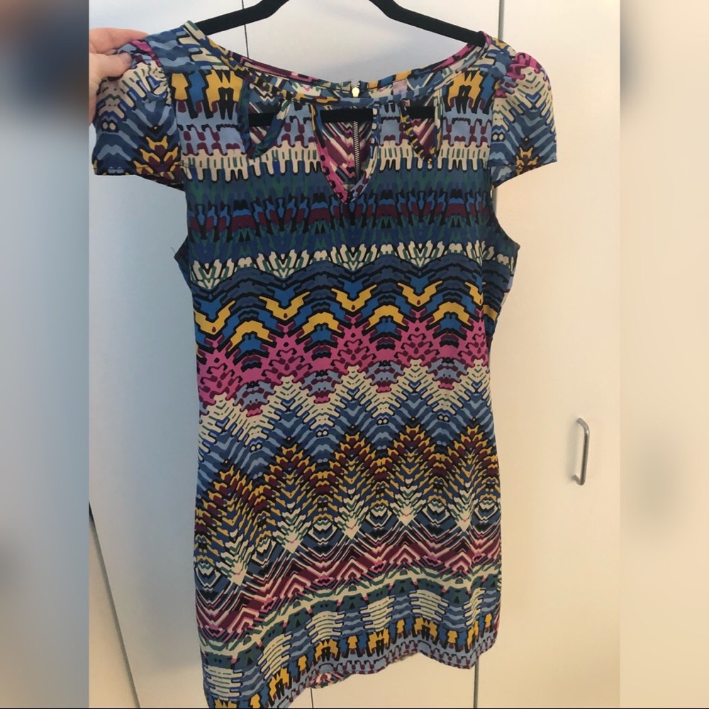 Multicolored shift dress with scalloped collar